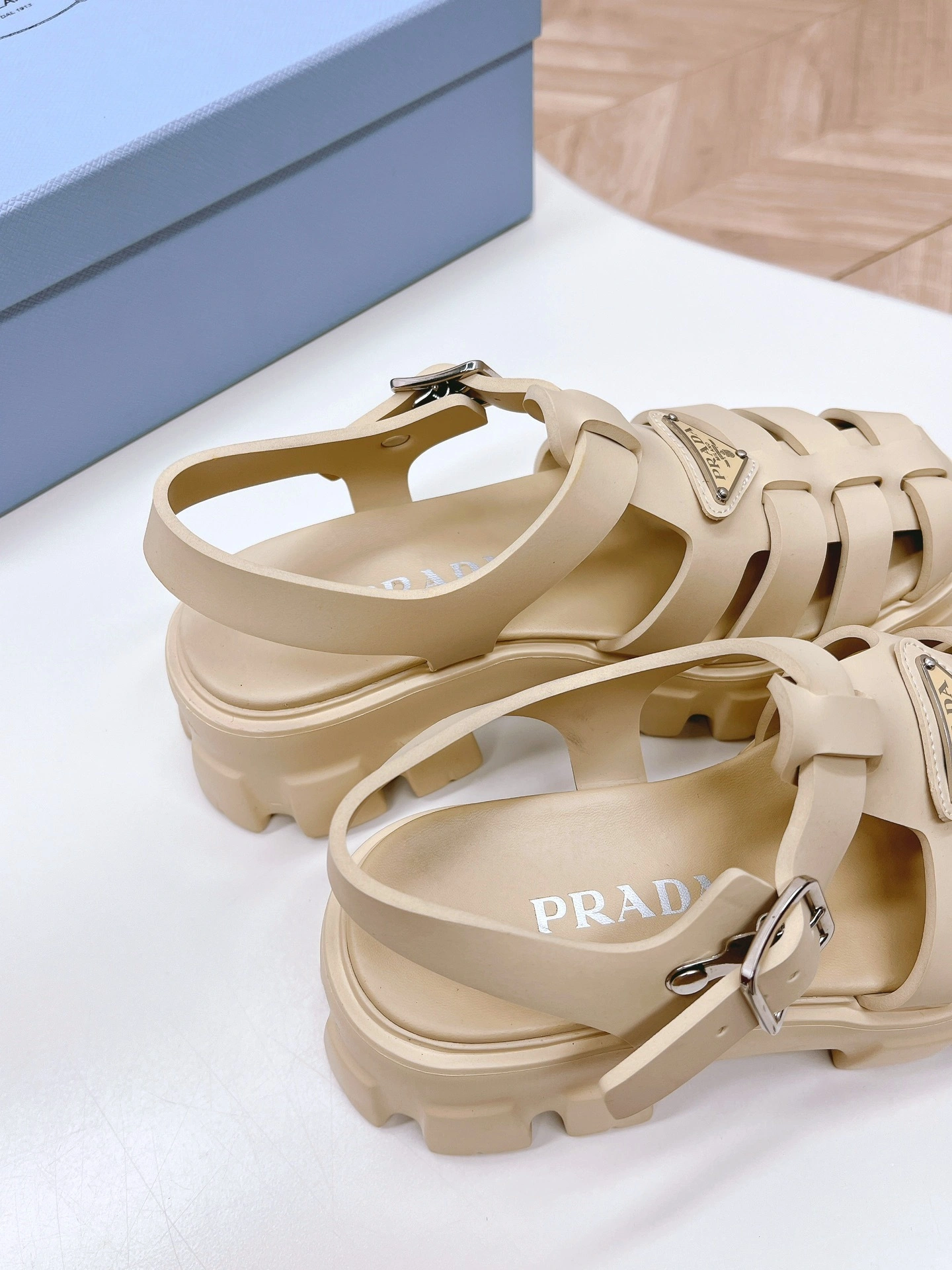COCO--- Pr141 1X853M_3LKK_F0482_F_DD55 1X853M_3LKK_F0482_F_055 Thick soles：5.5cm item:D-X062E2008W